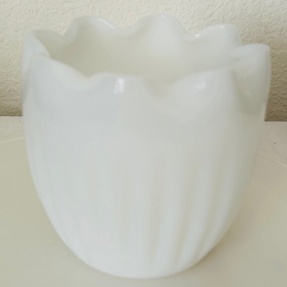 Vintage Milk Glass Vase Plant Pot Planter Scalloped Ruffled Edge 4.25 in. tall - Picture 4 of 9